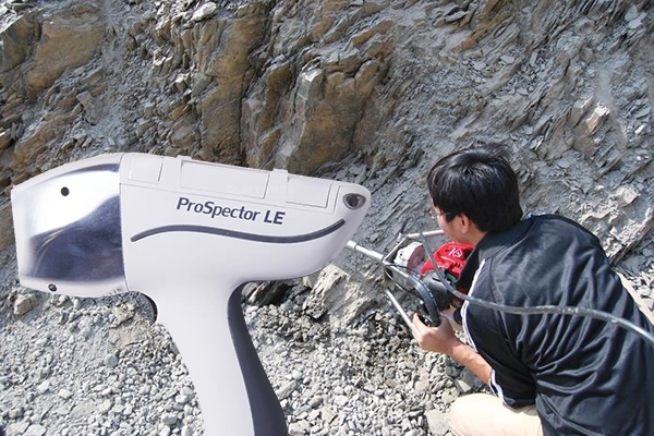 X荧光便携式光谱仪检测岩矿